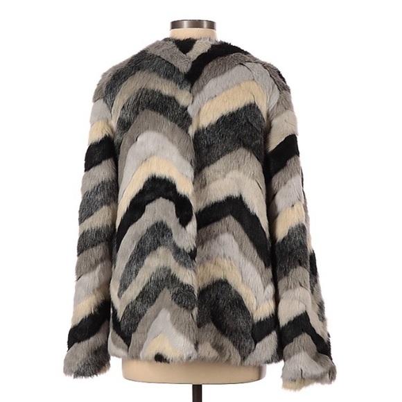 Charlie’s Grey Cream White Tonal Chevron Faux Rabbit Fur Winter Coat - Picture 5 of 10